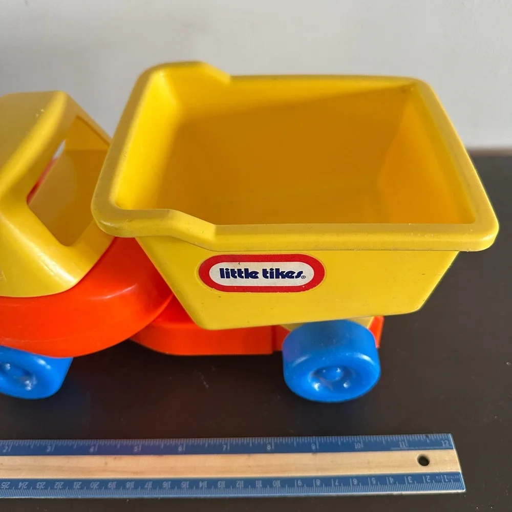 VTG Little Tikes Vintage Dump Truck Toddle Tots Plastic Toy Daycare Classroom